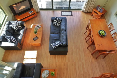 SkyView Villa - Accommodation Cooktown 2