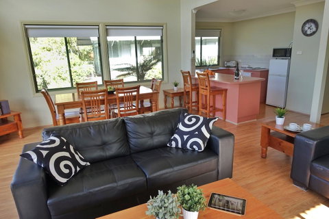 SkyView Villa - Accommodation Cooktown 7