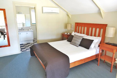SkyView Villa - Accommodation Cooktown 9
