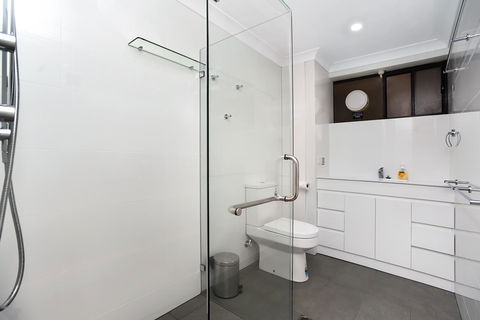The Dolphins Beachfront Apartments - Accommodation Cooktown 2