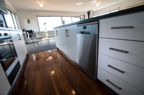 Coorong Waterfront Retreat - Accommodation Cooktown 10
