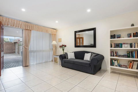 Adelaide Style Accommodation-Close To City-North Adelaide-3 Bdrm- FREE Parking - Accommodation Cooktown 7
