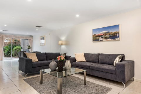 Adelaide Style Accommodation-Close To City-North Adelaide-3 Bdrm- FREE Parking - Accommodation Cooktown 0