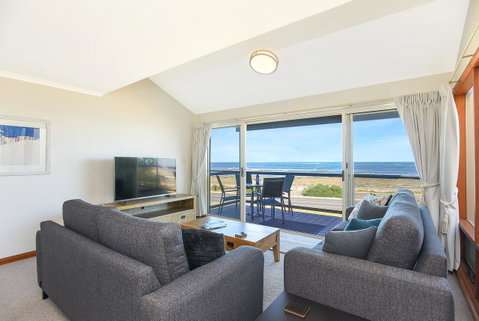 Franklin Beachfront Apartments - Accommodation Cooktown 3