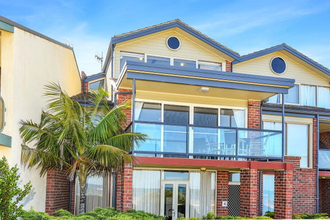 Franklin Beachfront Apartments - Accommodation Cooktown 2