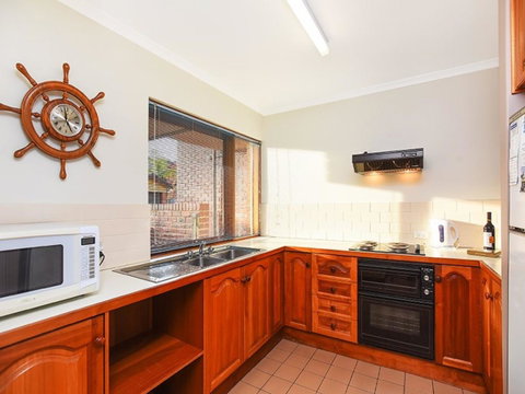 Franklin Beachfront Apartments - Accommodation Cooktown 9