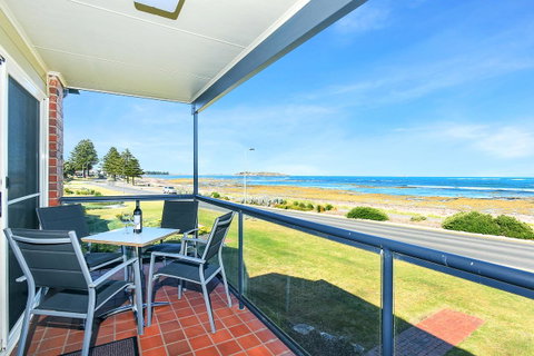 Franklin Beachfront Apartments - Accommodation Cooktown 1