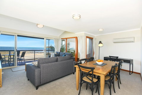Franklin Beachfront Apartments - Accommodation Cooktown 5