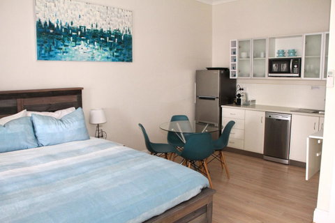 Smugglers Inn Studio Apartments - Accommodation Cooktown 4
