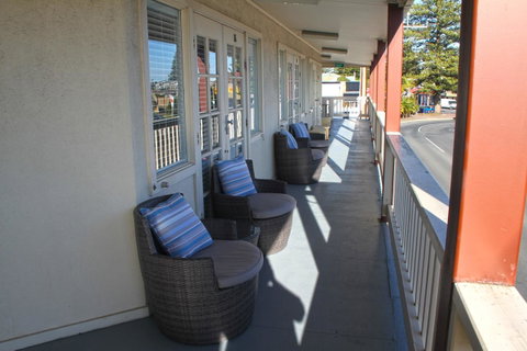 Smugglers Inn Studio Apartments - Accommodation Cooktown 1