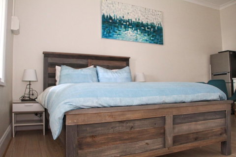 Smugglers Inn Studio Apartments - Accommodation Cooktown 0