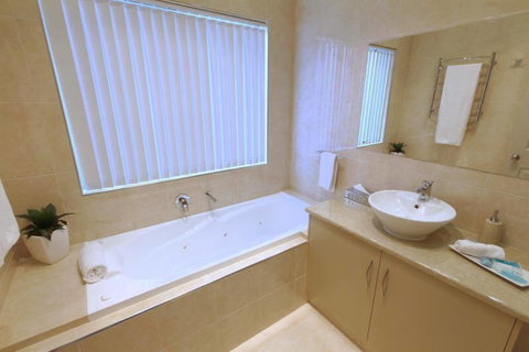 Casavino Luxury Villa - Accommodation Cooktown 26