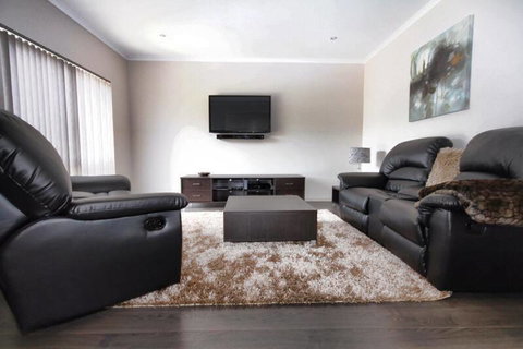 Casavino Luxury Villa - Accommodation Cooktown 18