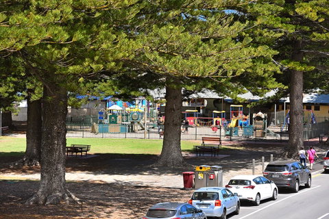 Breeze Beachfront Apartment - Accommodation Cooktown 2