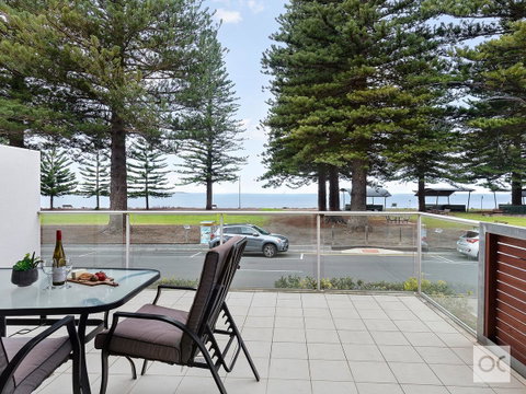 Breeze Beachfront Apartment - Accommodation Cooktown 34