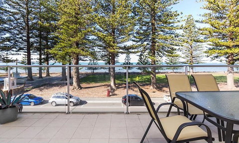 Breeze Beachfront Apartment - Accommodation Cooktown 40