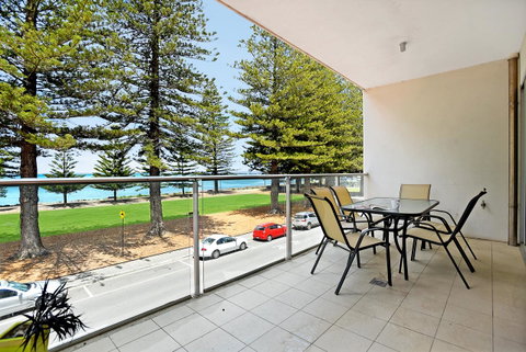 Breeze Beachfront Apartment - Accommodation Cooktown 5