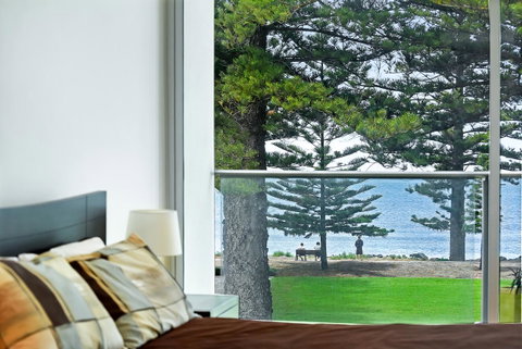 Breeze Beachfront Apartment - Accommodation Cooktown 11
