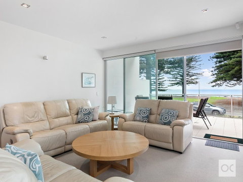 Breeze Beachfront Apartment - Accommodation Cooktown 27