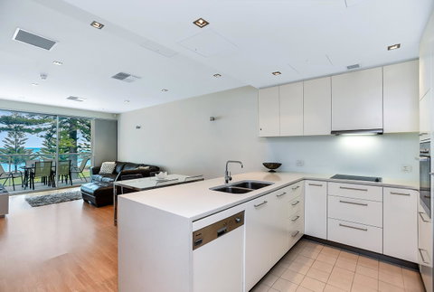 Breeze Beachfront Apartment - Accommodation Cooktown 9