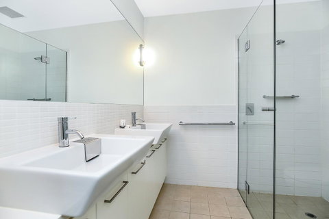 Breeze Beachfront Apartment - Accommodation Cooktown 18