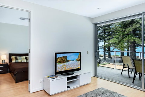 Breeze Beachfront Apartment - Accommodation Cooktown 7