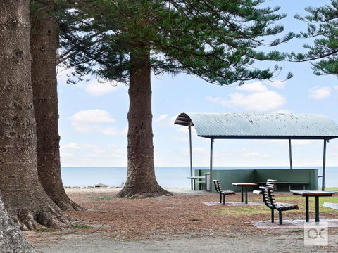 Breeze Beachfront Apartment - Accommodation Cooktown 21