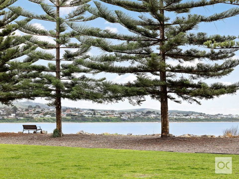 Breeze Beachfront Apartment - Accommodation Cooktown 31