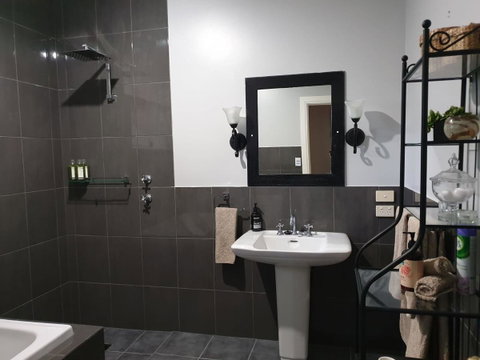 Amy\'s House Bed & Breakfast - Accommodation Cooktown 4