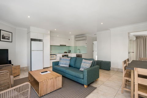 Bayview Beachfront Apartments, In Town Right On The Beach - Accommodation Cooktown 41