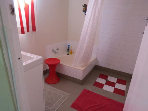 The Pig And Whistle - Accommodation Cooktown 11