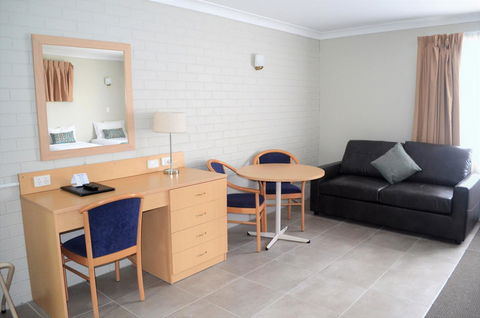 Bathurst Motor Inn - Accommodation Cooktown 9