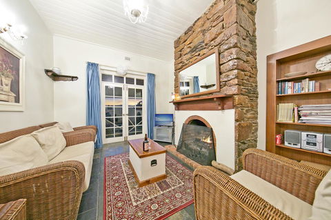 Vineyard Cottage BnB - Accommodation Cooktown 3