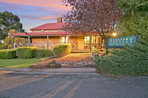 Vineyard Cottage BnB - Accommodation Cooktown 8