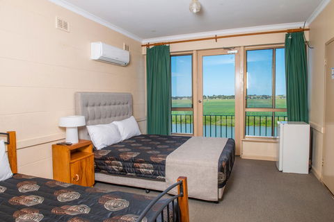 Tailem Bend Riverside Hotel - Accommodation Cooktown 0