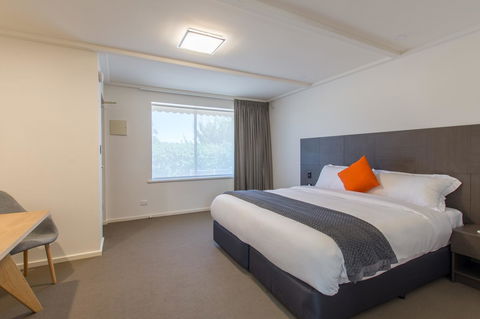 Mick O\'Sheas - Accommodation Cooktown 9