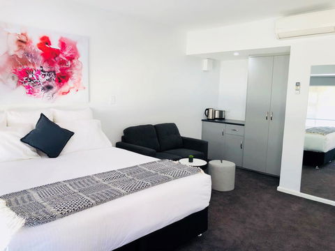 The Avenue Inn - Accommodation Cooktown 0