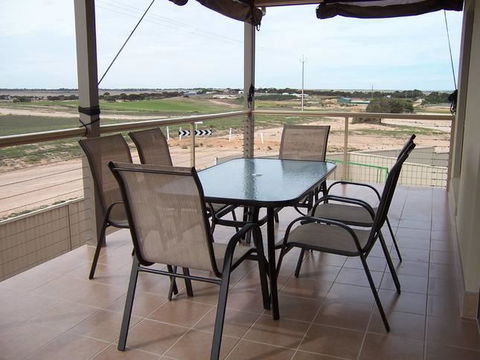 Relax On Par - Accommodation Cooktown 11