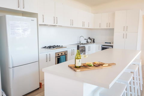 Middle River Beach House, Western House - Accommodation Cooktown 3