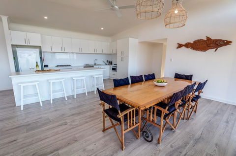 Middle River Beach House, Western House - Accommodation Cooktown 4