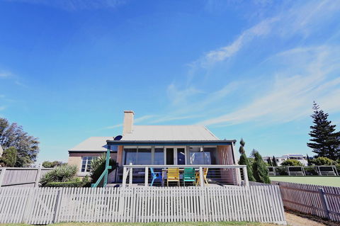 Caledonian Inn - Accommodation Cooktown 4