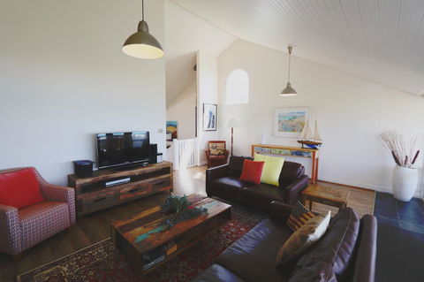 Caledonian Inn - Accommodation Cooktown 7