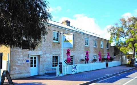 Caledonian Inn - Accommodation Cooktown 1