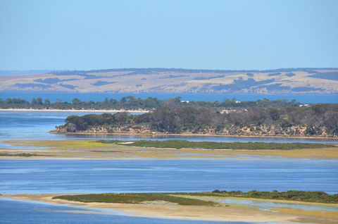 Of Stone & Wood Guesthouse - Accommodation Cooktown 3