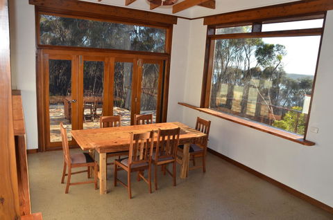 Of Stone & Wood Guesthouse - Accommodation Cooktown 4