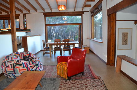 Of Stone & Wood Guesthouse - Accommodation Cooktown 5