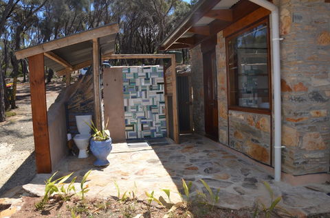 Of Stone & Wood Guesthouse - Accommodation Cooktown 16
