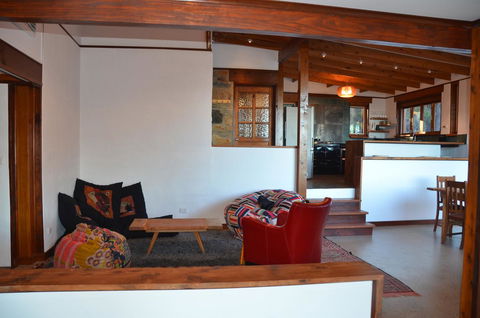 Of Stone & Wood Guesthouse - Accommodation Cooktown 8