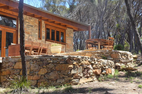 Of Stone & Wood Guesthouse - Accommodation Cooktown 22