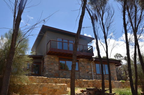 Of Stone & Wood Guesthouse - Accommodation Cooktown 0